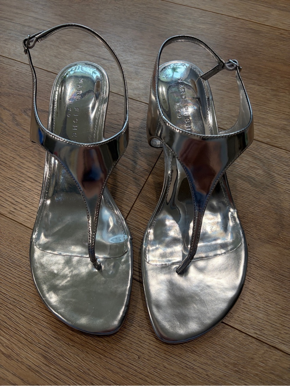 Marc Fisher LTD Silver Metallic Thong Kitten Heel Sandals Slingback Size 9M